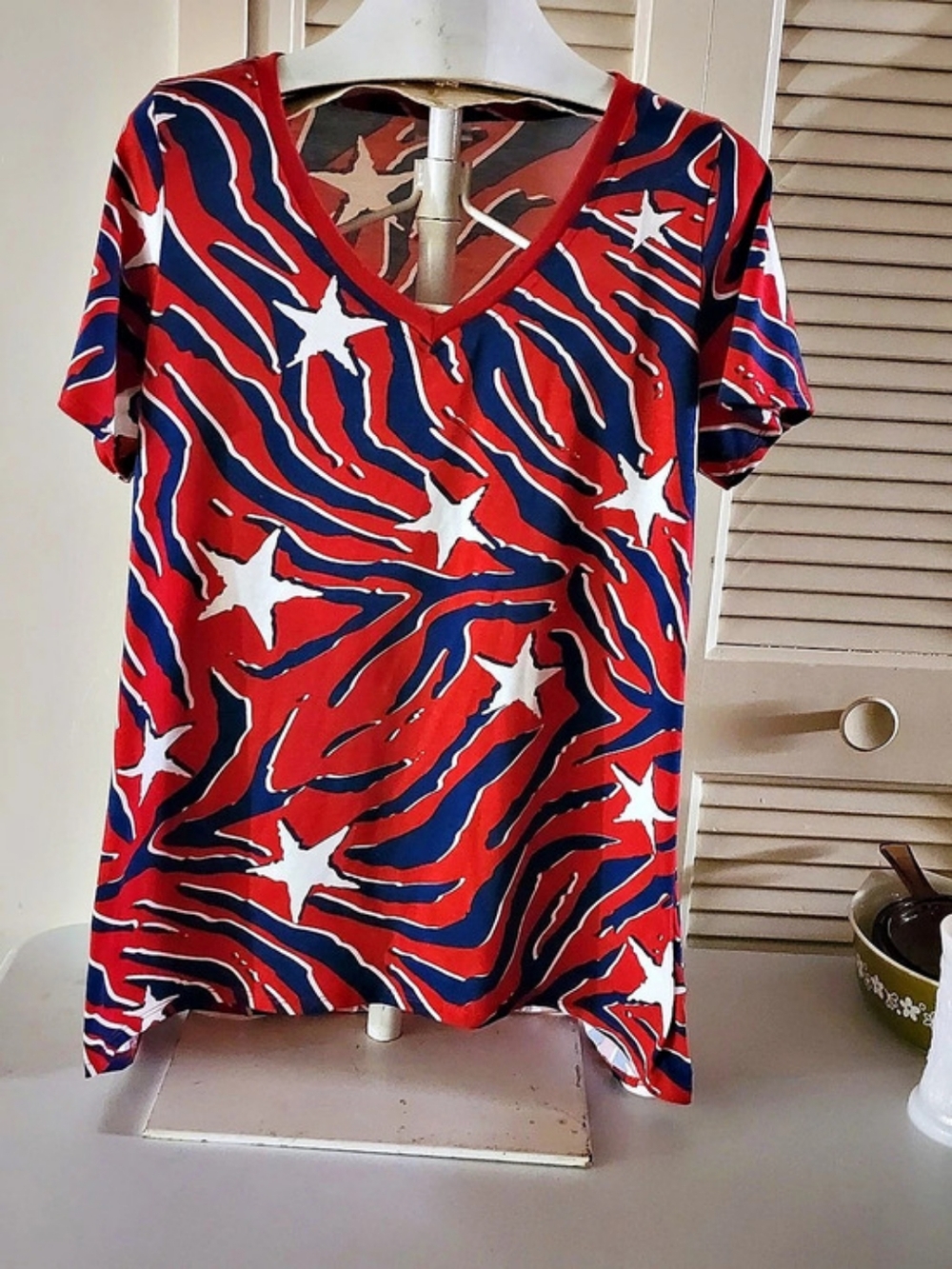 Lularoe Abstract Short Sleeve Top in Red & Blue Size Medium